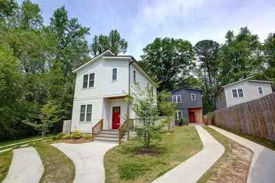 Image de 16 Guests~Private Drive~Fenced~Pets~Near Nccu/Duke