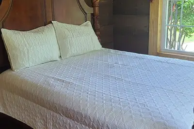 Image de Back in time 1940s Lakeview House just steps from the lake.