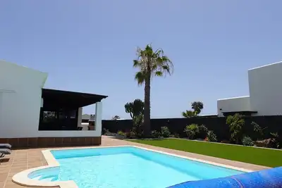 Image de Endearing Lanzarote Villa | Villa Dorada | 3 Bedrooms | Private Pool & Sun Terrace & Hot tub | Playa Blanca