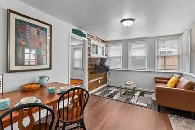 Image de Adorable small house - quiet & safe - 2 Br 1 Bath