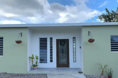 Image de Chic Cottage! Tranquil getaways - 4mins drive from our volcanic black sand beach
