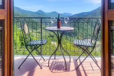 Image de Superbe maison de 2 chambres Ă Uscio