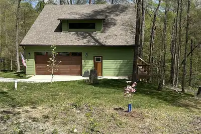 Image de Quiet retreat nestled in the woods.