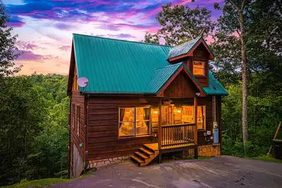 Image de Great Location, Scenic & Family Fun Cabin - Hot Tub, Arcade, Pool Table & Ev