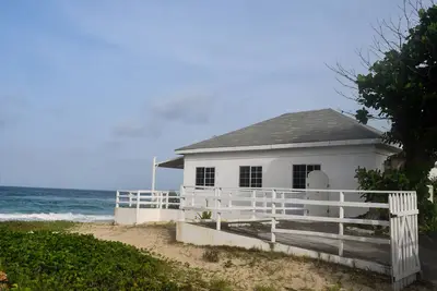 Image de Breathtaking beachfront house where healing begins. \n