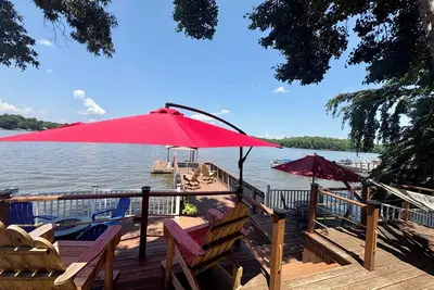Image de Lakefront cottage-gas fire pit, hammock, kayaks & gorgeous views!