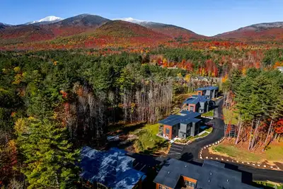 Mountain Modern Home on Lake Everest! Only 3 miles to Whiteface!