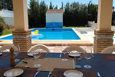 Image de 10-person Country House, Large Swimming Pool Ready for Use. Shops 10 Mins Drive