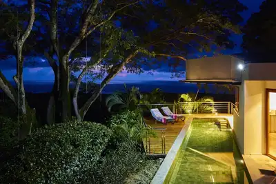 Image de The Sunset House has stunning sunset views year round! Minutes from beach!