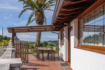 Image de Maison de vacances 'Casa Rural La Praderia' avec vue sur la montagne, terrasse privée et Wi-Fi