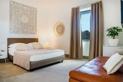 Chambre privée 'Camera 3' avec véranda privée, jardin partagé et climatisation