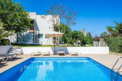 Maison de vacances 'Finca Blanca' avec piscine partagée, Wi-Fi et climatisation