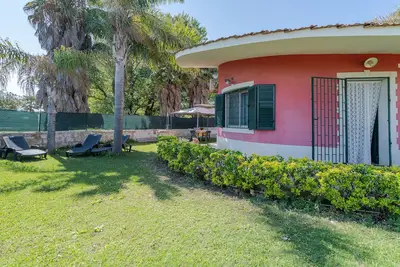 Villa 'Costanzo Al Mare' avec terrasse privée, jardin privé et Wi-Fi