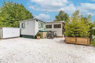 Image de Mobile Home '' avec piscine partagée, Wi-Fi et climatisation