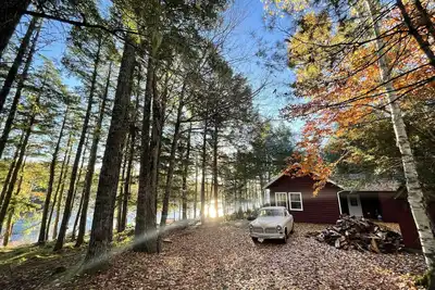 Image de Lakeside retreat on Ponhook Lake