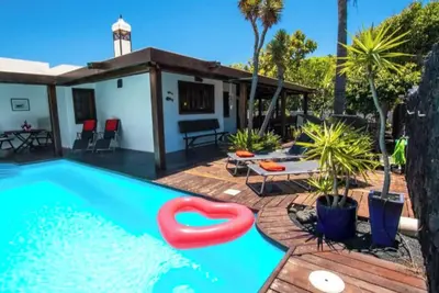 Villa con Encanto Cerca de la Playa