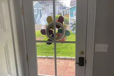 Image de Sunny, Beach Days - Enjoy the beach just steps away in Clinton, Connecticut