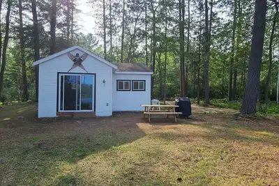 Image de Serene cottage on private lake! Enjoy a private dock, fire pit, canoe, & more!