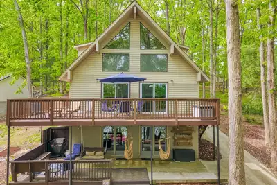 Image de Enjoy the best Lake Hartwell has to offer - swimming, fishing, & tranquility.