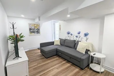 Image de Brand New and Spacious 2 Bedroom Unit in beautiful, quiet neighborhood