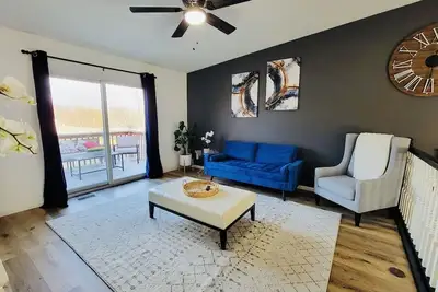 Image de 4 bed  2bath 8 mins away from downtown, arena and stadium!