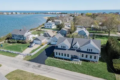 Image de Brand New Custom Home w/ Water Views