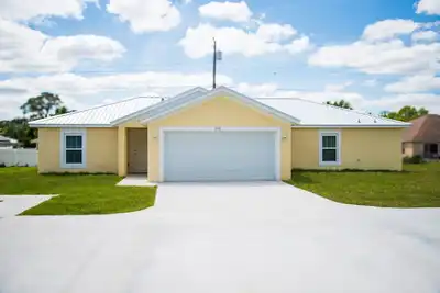 Image de This Brand New 3 bd, 2 bath home located near the Highlands Hammock State Park.