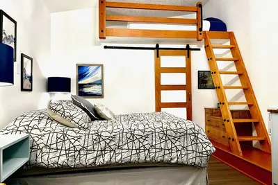 Image de Rustic elegance and modern comfort, Suite A is private and pet friendly!