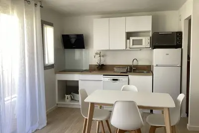 Image de Appartement Les Embruns front de mer T2 parking gratuit accès direct à la plage