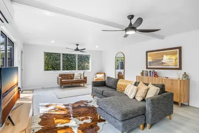 Image de Trendy 2-Bed Home with Outdoor Entertainment