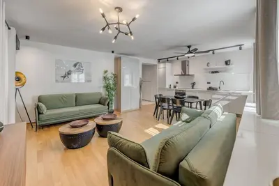 Image de Family sized apartment for up to 6 guests in the heart of the city.