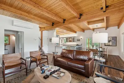 Riverbend Lodge: Private Riverfront Luxury Home