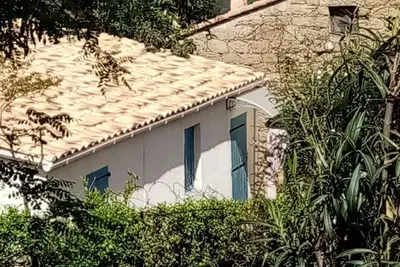 Image de studio indépendant pour 3 personnes dans un site pittoresque et charmant