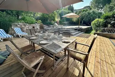 Image de Charmant haut de villa 3 chambres, terrasse, patio, piscine, calme et verdure