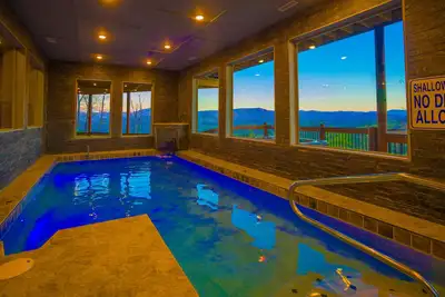 Image de Wonderland Lodge: Mtn Views, Pool, S/Secluded, Games Theater, wifi, hot tub. . .