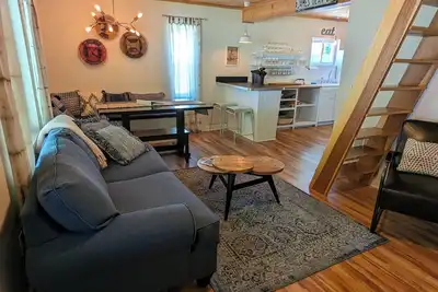 Image de Dogwood Cottage: Short walk to the Strip, 2 Full Baths, A/C, Wifi, Private Yard