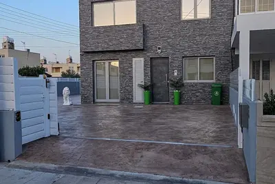 Image de 4 Bed Vila Fully Airconditioned - Hot Tub - 12 Min Airport - Beach 8 Min Drive