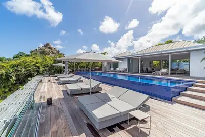 Luxurious Oceanfront Villa in Anse Des Cayes