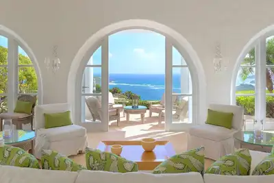 Image de Bright Villa With View Of Sparkling Ocean