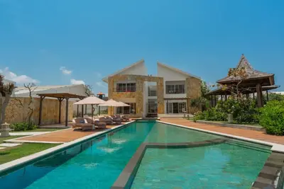 Image de 5br Exquisite Haven of Tranquility in Ketewel