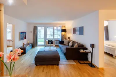 Image de Enticing Garden Apartment with Quality Interiors