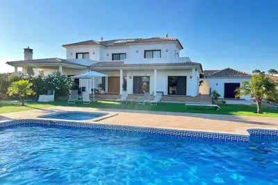 Image de Casa Eden, Luxueuse villa, 6 chambres, 5 salles de bain, piscine, vue sur mer