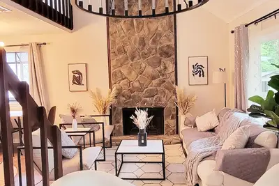 Image de 2br Retreat w/ Outdoor Oasis by The Battery