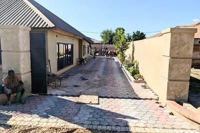 Image de This 4 bed 3 full bath a big living room, nice kitchen located in Chililabombwe