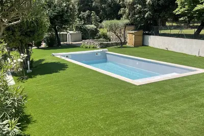 Image de Villa avec grand jardin et piscine