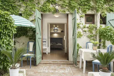 Image de Appartement F1 En Rez De Jardin Proche Plage Bergerie Sur La Presqu'Ile De Giens