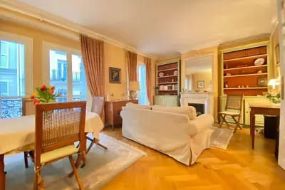 Image de Pour un Élégant Séjour aux Invalides - Chevert