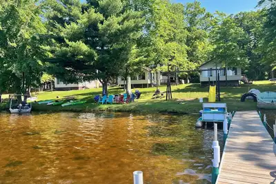 Image de Cabin located on Robinson Lake. Rent all 3 for a multifamily vacation