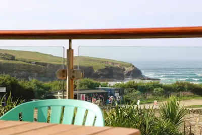 Image de Sea views, balcony overlooking the bay, dog friendly two storey apartment