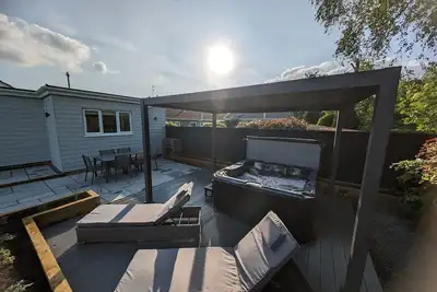 Image de Hoot Hollow - Hot Tub Hideaway - By Kio Stays
